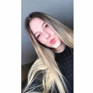 Meet your Posher, Cassandra